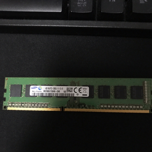 삼성 DDR3 4GB (12800U 단면) 팝니다
