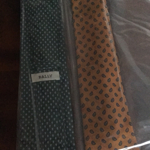 발리 버버리 넥타이 정품 판매해요 반의반값에 급처