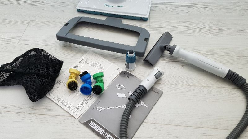 블랙앤데커 스팀 청소기 몇번 안쓴거 판매해요--3