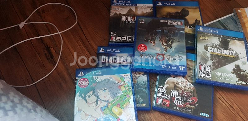 PS4 팝니다 게임다수+ps헤드셋(CUH-1005--2