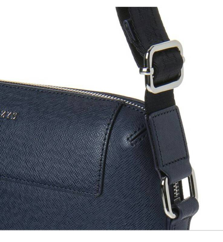 헤지스 남성 네이비 로고 가죽 크로스백 새상품 --6