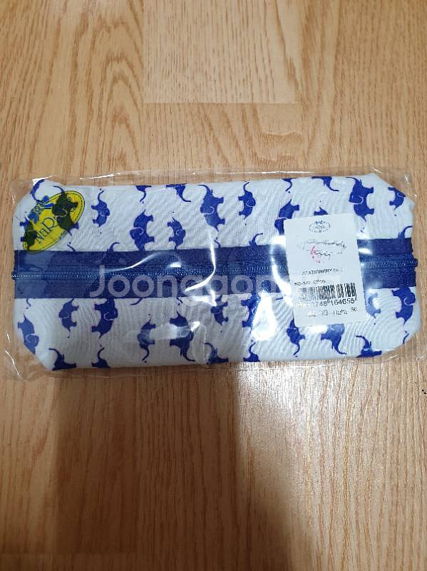 나라야 필통 새것 팝니다.--0