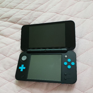 닌텐도 2ds xl 게임 많이들어있는거 팝니다