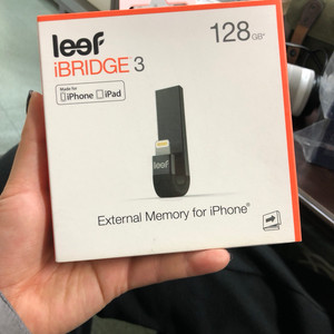 아이폰 leef 아이브릿지 128G 새상품 판매합