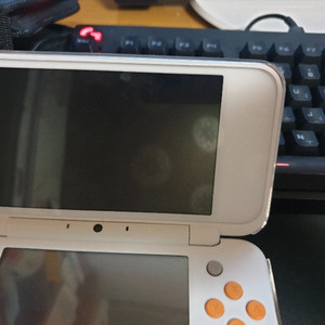 뉴닌텐도 2ds xl 동숲 울트라썬 팝니다.