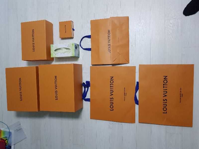 루이비통 쇼핑백,상자,더스트백 팝니다--1