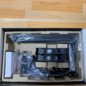 ID-COOLING CHROMAFLOW 240 팝