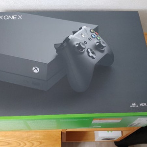 XBOX ONE X 1TB 새상품 팝니다.