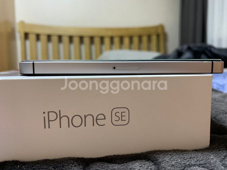 아이폰se 스페이스그레이 64g 팝니다--1