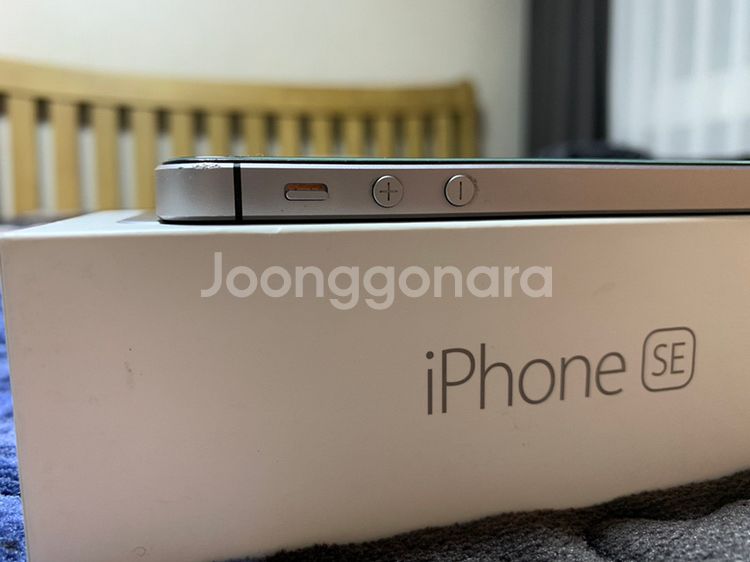 아이폰se 스페이스그레이 64g 팝니다--3