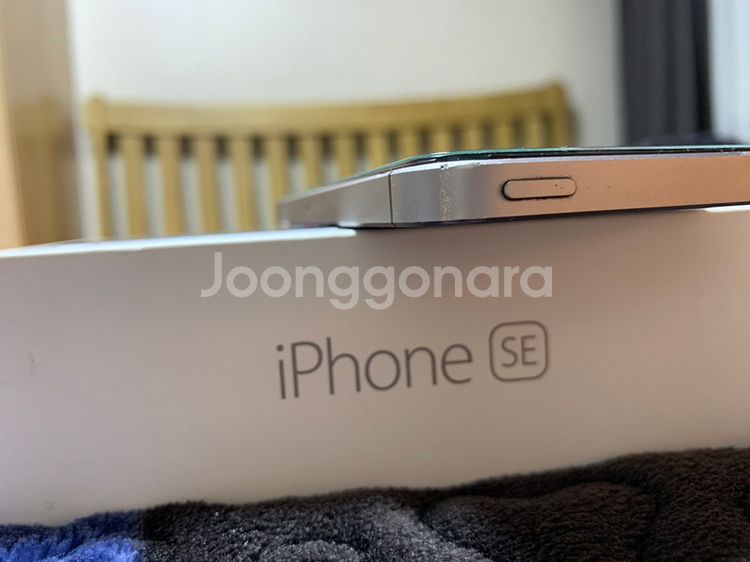 아이폰se 스페이스그레이 64g 팝니다--4
