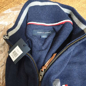 타미힐피거  짚업입니다