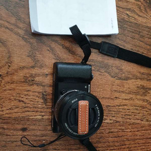 소니 알파 5000입니다