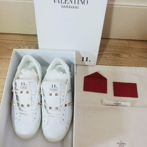 정품) 발렌티노 락스터드 언타이틀 스니커즈(남녀공