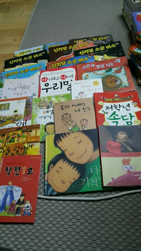 초등 저학년 위주  단행본 총 80권 3만--7