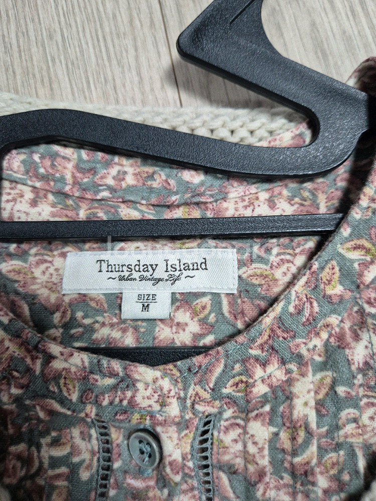 써스데이아일랜드 원피스+단추니트조끼--7