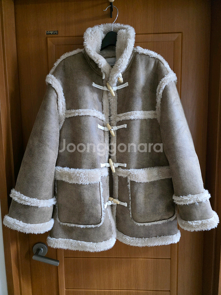 (새상품) 진베이지 리버시블 떡볶이 롱 무스탕(국내 상품)--7