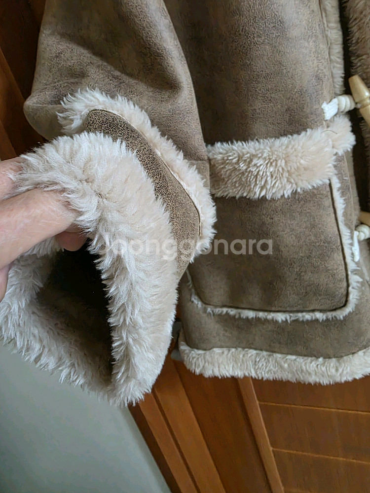 (새상품) 진베이지 리버시블 떡볶이 롱 무스탕(국내 상품)--11