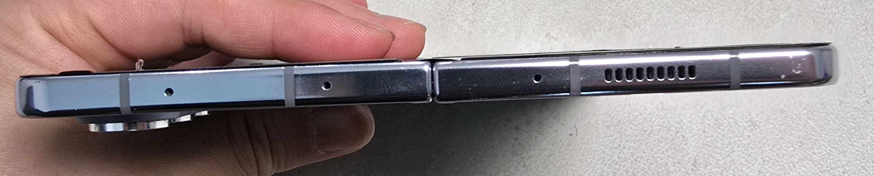 폴더블 스마트폰 512GB 이미지