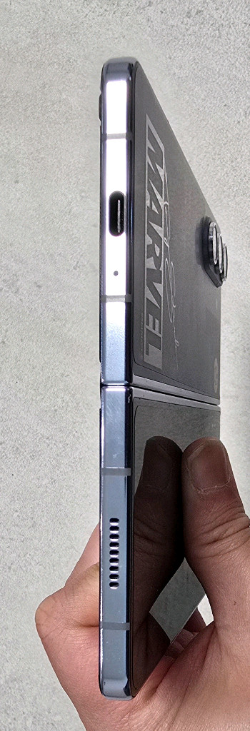 폴더블 스마트폰 512GB 이미지