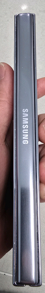 폴더블 스마트폰 512GB 이미지